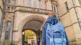 Record numbers of students take up university places