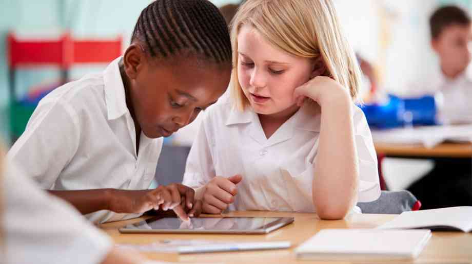 Schoolchildren using iPad