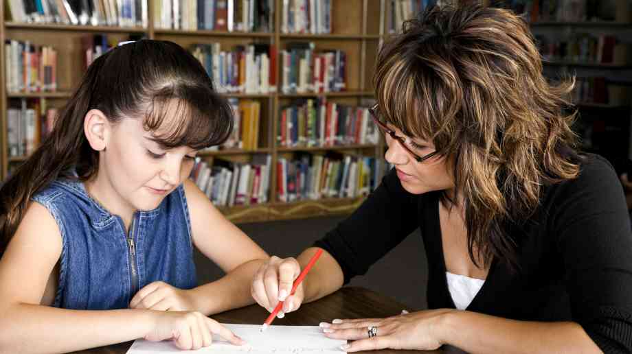 Getting parents to attend family learning sessions is key, says EEF