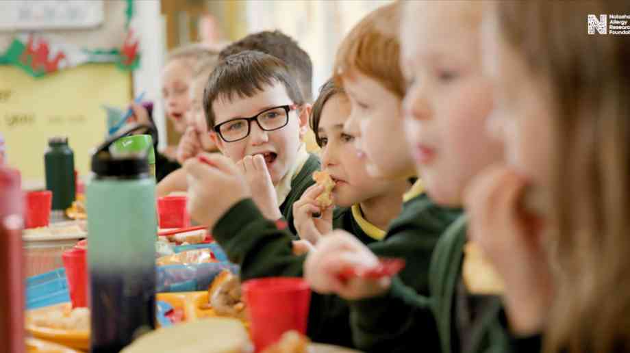 School children having lunch