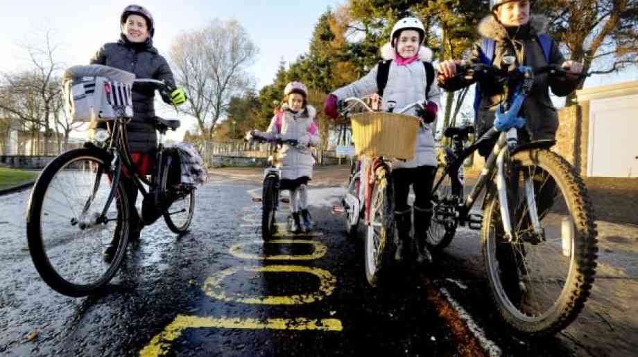 Parents have safety concerns over children walking or cycling to school, poll shows